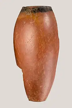 Scherf van een zwarte beker van rood aardewerk met een opschrift van een olifant, Metropolitan Museum of Art