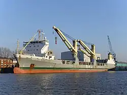 Grietje, een conventioneel zwareladingschip aangemeerd in Bremerhaven