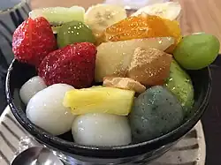 Anmitsu met veel fruit en mochi-balletjes