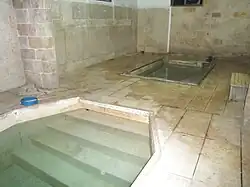 (Historische) Mikwe in de graftombes van Shjèmaja en Awtalon, in Goesj Chalaw, Jish in het Arabisch.