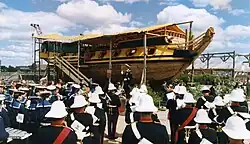 Marinierskapel luistert de plechtigheid op