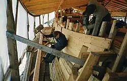 Ook nog de bovenste huidplanken vastzetten...