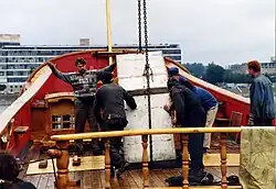 De brandstoftank moet ook worden geplaatst