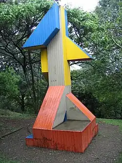 Signo aleteando al espacio (1983) in Medellín