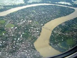 Zicht op Silchar en de Barakrivier