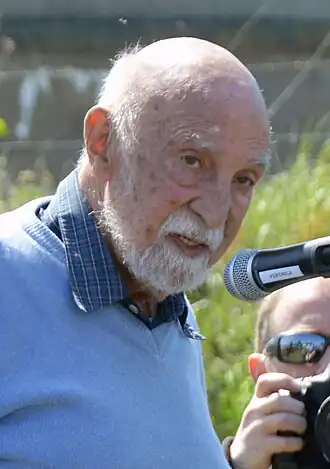 Simon Gronowski op de 8 mei-herdenking in 2022 aan het Fort van Breendonk