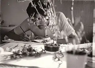 Simon Koene tekenend voor Onkruid (1975)