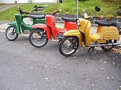 Meer dan 1 miljoen van deze "Schwalbes" produceerde Simson tussen 1964 en 1986. Van links naar rechts: KR51/2L (1982), KR51/1S (1979), KR 51/1K (1980)