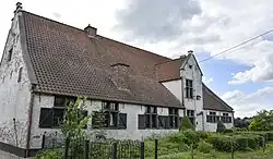 De achtergevel van het Boudelohof in Klein-Sinaai