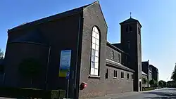 Gezicht op de neoromaanse kapel