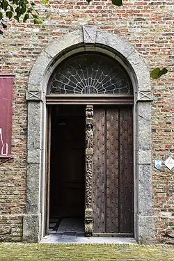 Toegangsdeur met makelaar