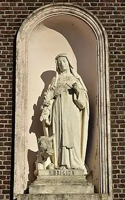 Brigida in de voorgevel
