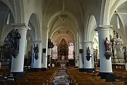 Middenbeuk en priesterkoor