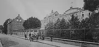 Voorzijde van de school