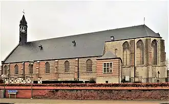 Parochiekerk Sint-Gertrudis met kerkhof