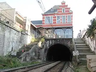 noordelijk tunnelportaal, onder het voormalige station Leuvensesteenweg
