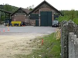 Locomotief en wagonloods van de buurtspoorweg