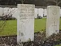 Duits graf van onbekende soldaten op Ramscappelle Road Military Cemetery in Sint-Joris
