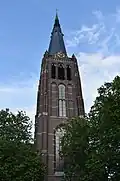 De kerktoren van de Sint-Joriskerk