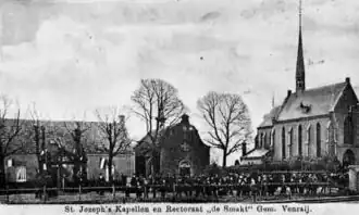 Het Sint-Jozefbedevaartsoort rond 1900, rechts de kerk