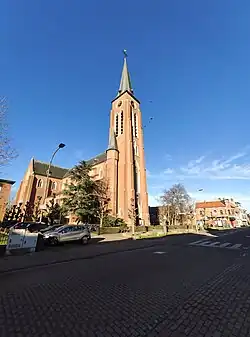 De Sint-Jozefskerk in het zonlicht