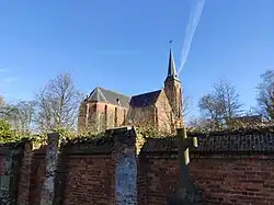 De Sint-Jozefskerk gezien vanuit de begraafplaats van Tereken