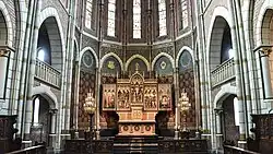 Hoogaltaar in het priesterkoor