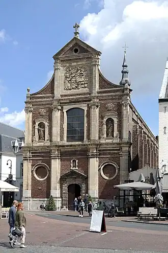 Barokfaçade Sint-Michielskerk aan de Markt