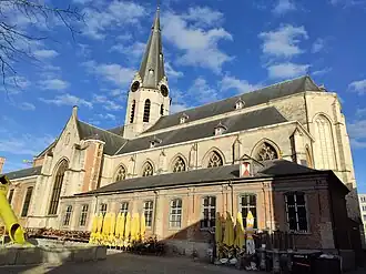 Zuidkant, met de nieuwe sacristie in 1768 gebouwd door Emmanuel de Tollenaere.