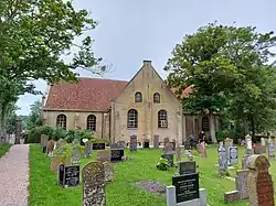 Kerk met begraafplaats