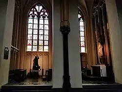 Zicht vanuit de noordbeuk. Links Gerardus