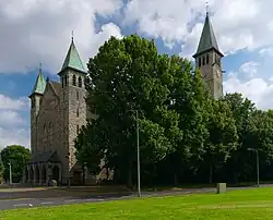 Sint-Theresiakerk, gezien vanaf de Tongerseweg