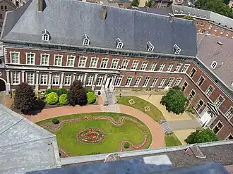 Abtsvleugel met Keizerszaal en Kleinseminarie aan de Erekoer