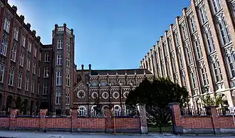 Een blik op een deel van de gebouwen