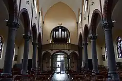 Achterzijde van het kerkschip met kerkorgel