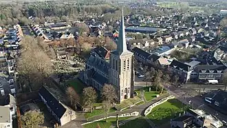 St.Willibrorduskerk op het plein in Bakel