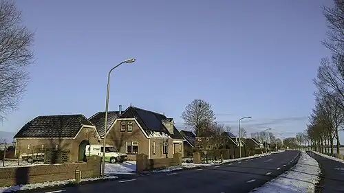 Aanzicht vanaf de kant van Bedum