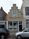 Huis met geverfde trapgevel