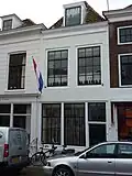 Huis met geverfde lijstgevel