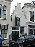 Huis met geverfde trapgevel