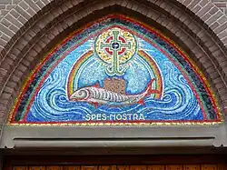 Reliëf boven de ingang