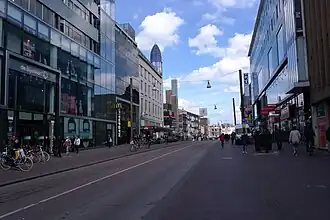 Lange Viestraat gezien vanaf het kruispunt met het Vredenburg (plein)