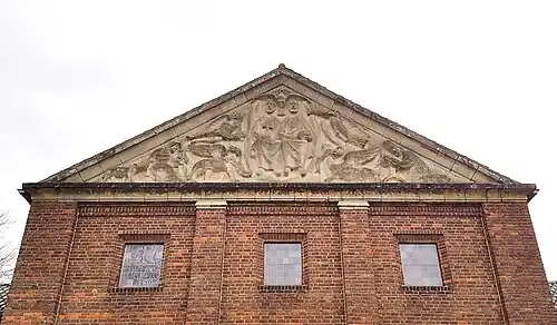 Gevelreliëf St. Lambertuskerk; H. Drie-eenheid en de vier evangelisten