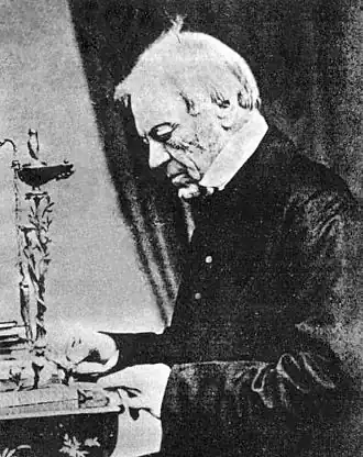 Sir John Richardson in zijn studeerkamer in Langrigg (Cumbria)