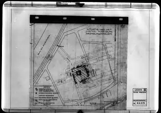 De teruggevonden funderingen van het kasteel, op een projectie van de nieuwbouwwijk (1974)