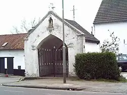 Wegkapelletje gewijd aan de Heilige Familie