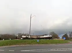 Skûtsje Hendrika op de rotonde Noorderhogeweg-Nijtap