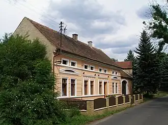 Monumentaal huis in Skůry (2012)