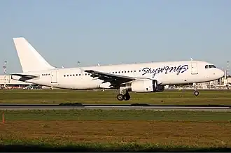 Een Airbus A320 van Sky Wings.
