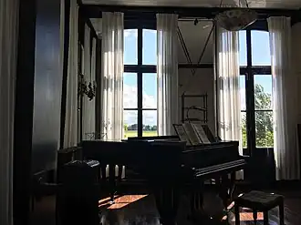 Een van de twee slaapkamers aan de voorzijde van Oosterhouw